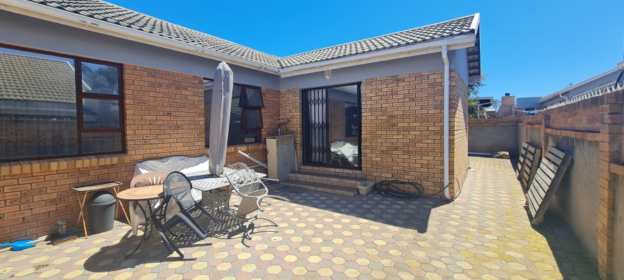 3 Bedroom Property for Sale in Heiderand Western Cape
